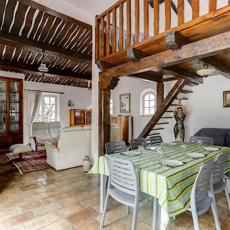Casa de Férias Sleeps 8 Pool Wifi Saint-Raphaël